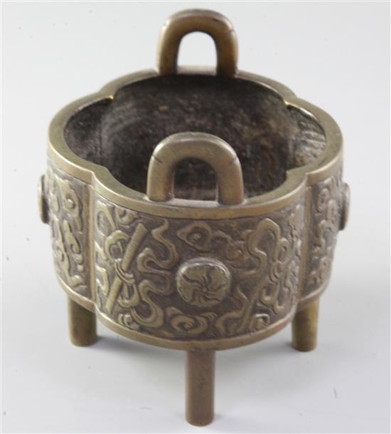 A Chinese quatrelobed bronze censer, Xuande mark, 18th/19th century, width 12.3cm, two legs replaced